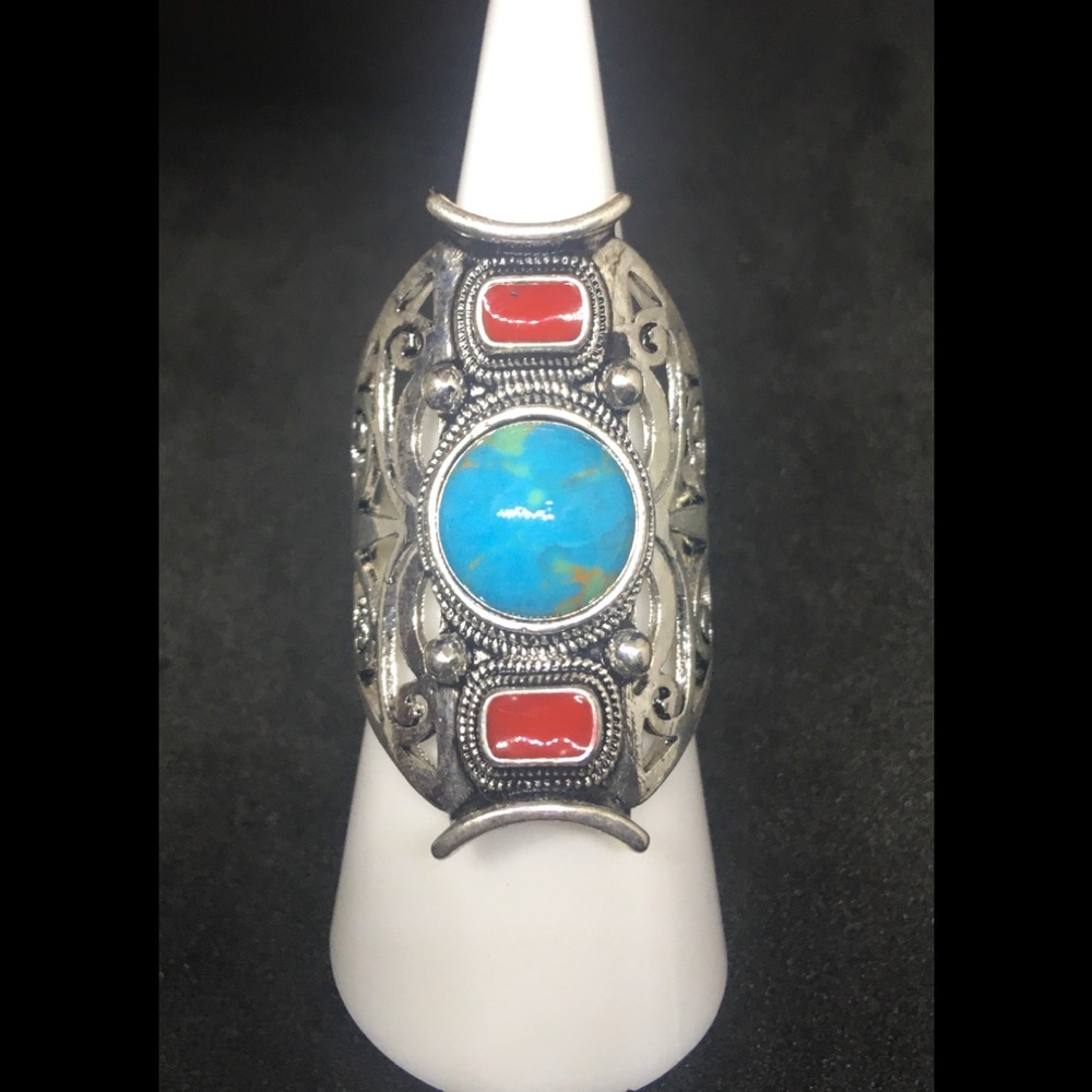 Vintage Style Turquoise Circle ⭕️ W/2Red Stones Silver Design On Both Sides Ring